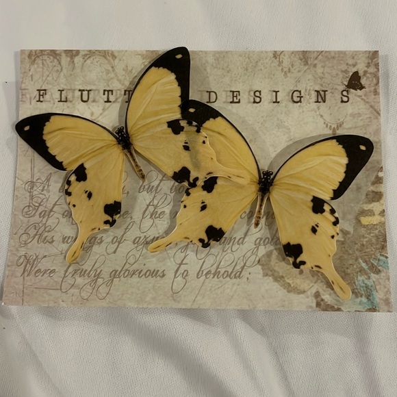 GORGEOUS! Set of Two Super Realistic Yellow Silk Butterfly handmade Hair Clips!! - Picture 2 of 3